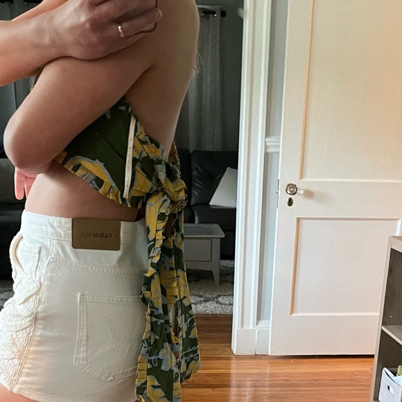 NWT FARM RIO Green Foliage Sketch Crop Top size L
🚨FIRM PRICE NO DISCOUNT - Picture 9 of 10